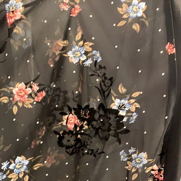 Avenue - Black Shawl - Picture 5 of 7